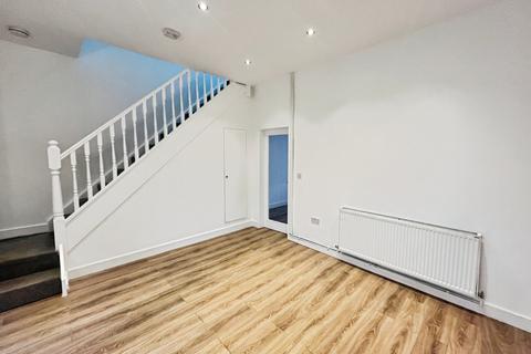2 bedroom end of terrace house to rent, Billinge Road, Pemberton, Wigan, WN5
