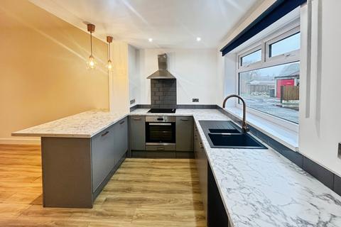 2 bedroom end of terrace house to rent, Billinge Road, Pemberton, Wigan, WN5
