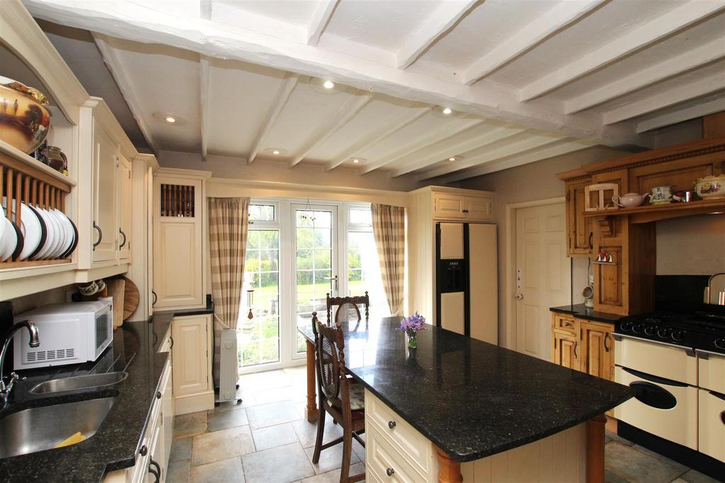 Kitchen 3.JPG