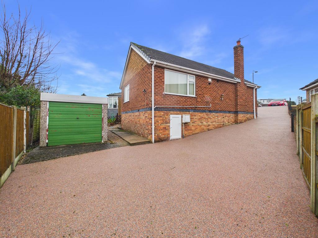 Driveway/Garage