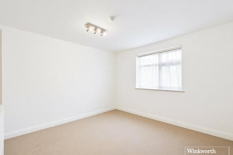 3 bedroom apartment to rent, Renters Avenue, London NW4