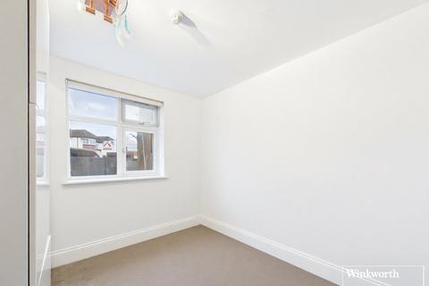 3 bedroom apartment to rent, Renters Avenue, London NW4