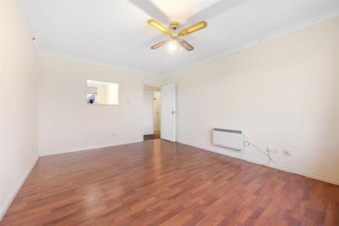 1 bedroom flat for sale, Nightingale Way, Swanley, Bromley, BR8