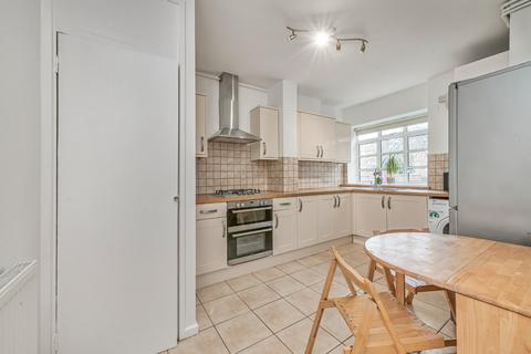 2 bedroom flat for sale, Cubitt House, Clapham, London, SW4
