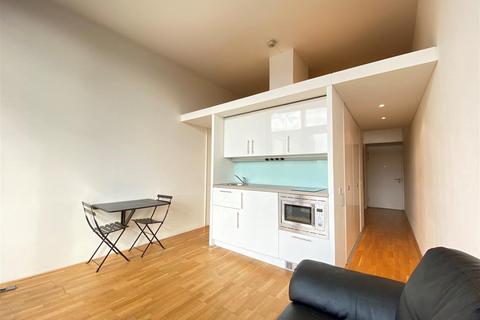 undefined, Abito, Clippers Quay, Salford