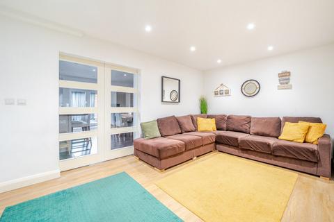 4 bedroom terraced house for sale, Lodge Lane, Collier Row, RM5