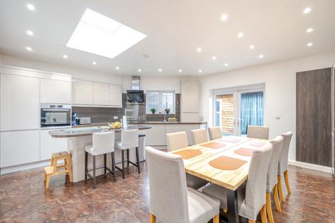 4 bedroom terraced house for sale, Lodge Lane, Collier Row, RM5