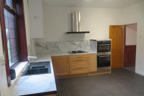 2 bedroom terraced house to rent, Leamington Street, Rochdale, OL12