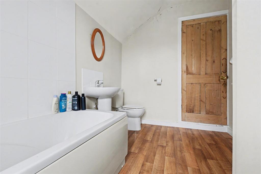 Bathroom 2.jpeg