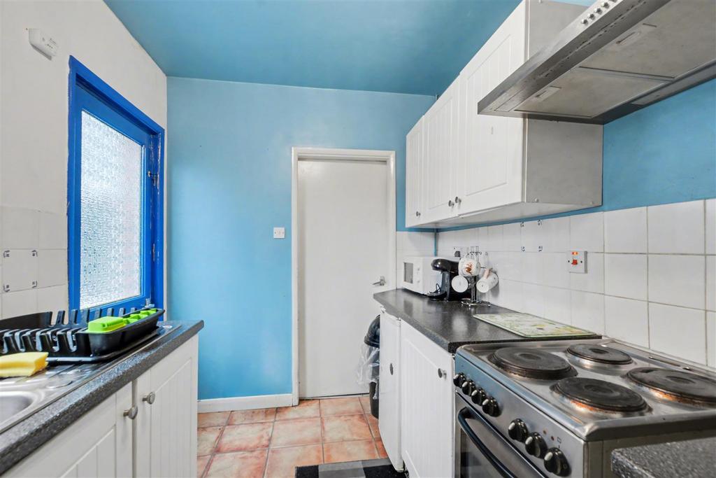 Kitchen 2.jpeg