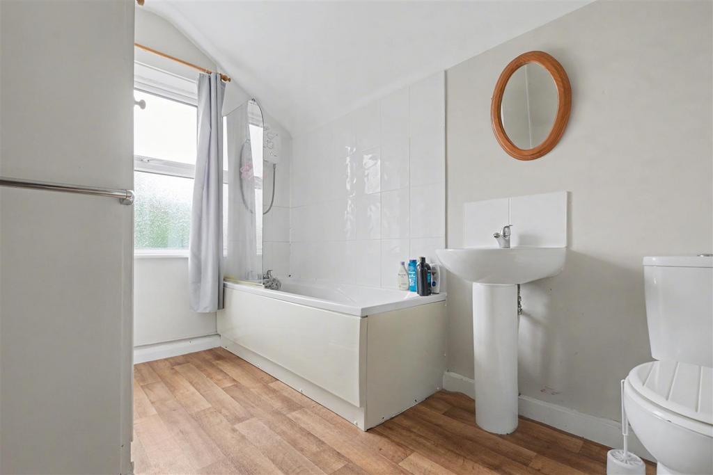 Bathroom 1.jpeg