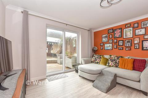 2 bedroom end of terrace house for sale, Griffin Close, Singleton, Kent