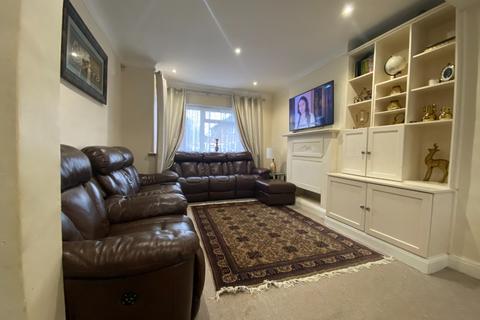 3 bedroom semi-detached house to rent, Cheyneys Avenue, Edgware, Greater London, HA8