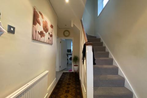3 bedroom semi-detached house to rent, Cheyneys Avenue, Edgware, Greater London, HA8