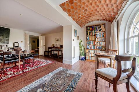 3 bedroom duplex for sale, Princess Park Manor, Friern Barnet