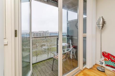 1 bedroom flat for sale, Lower Twelfth Street, Milton Keynes, Buckinghamshire, MK9