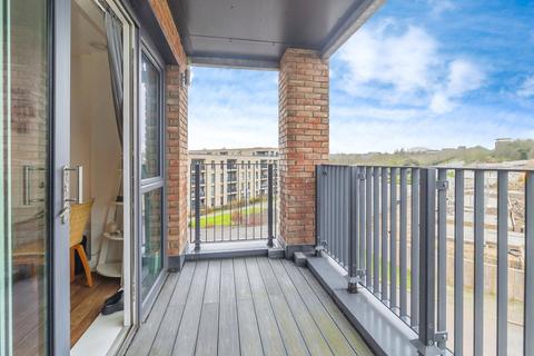 Flat - Park Street, Campbell Park, Milton Keynes, Buckinghamshire, MK9