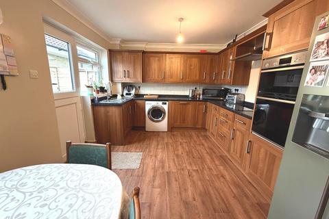 3 bedroom end of terrace house for sale, Oakfield Road