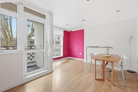 3 bedroom flat for sale, Morant Street, London, E14