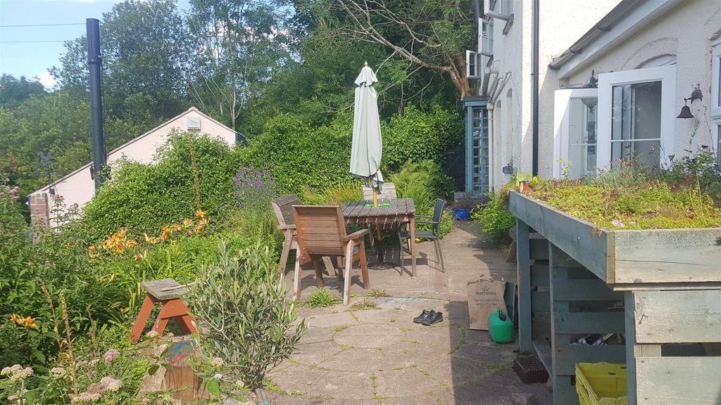 Front terrace 2.jpg