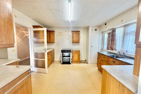 3 bedroom chalet for sale, Hillcrest Road