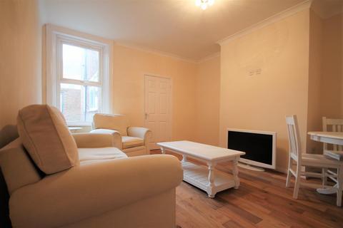 2 bedroom flat to rent, Hotspur Street, Heaton
