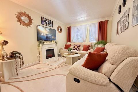 1 bedroom retirement property for sale, Quaker Lane, Waltham Abbey