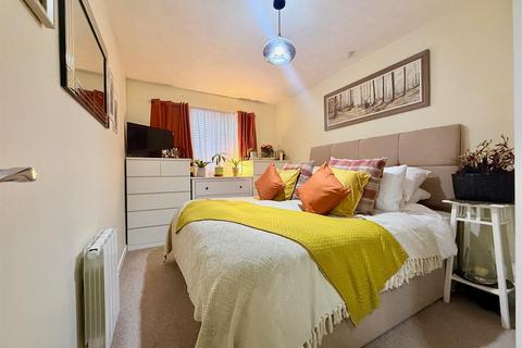 1 bedroom retirement property for sale, Quaker Lane, Waltham Abbey
