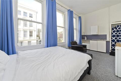 Studio to rent, Castletown Road, West Kensington W14