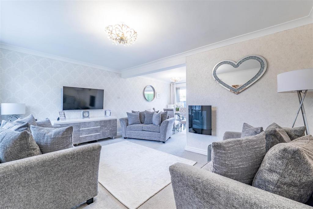 Lounge/Dining Room