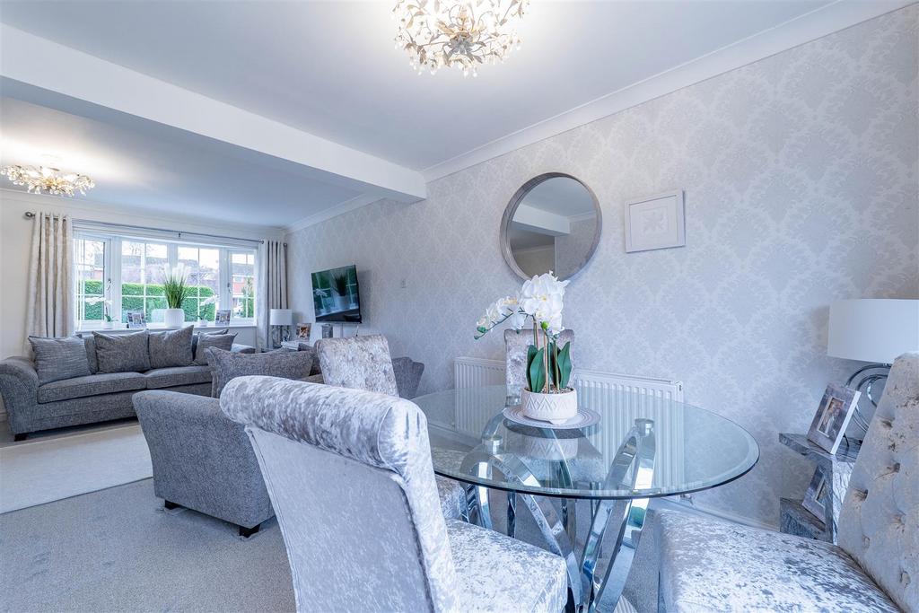 Lounge/Dining Room