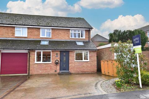 4 bedroom semi-detached house for sale, Gade Valley Close, Kings Langley, WD4
