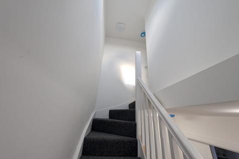 2 bedroom flat to rent, Flat 2, Southall, UB1