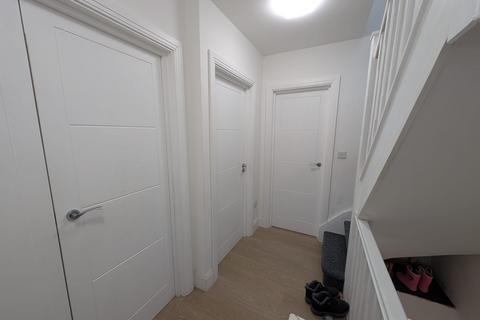 2 bedroom flat to rent, Flat 2, Southall, UB1