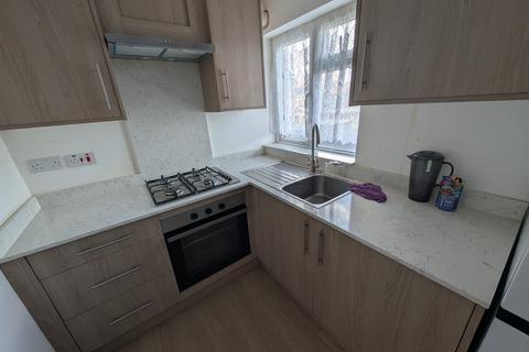 2 bedroom flat to rent, Flat 2, Southall, UB1