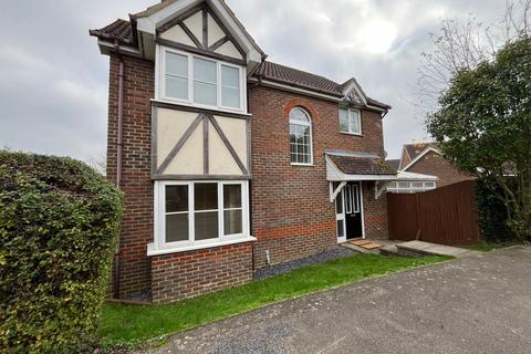 3 bedroom detached house to rent, Blackberry Way, Whitstable, CT5