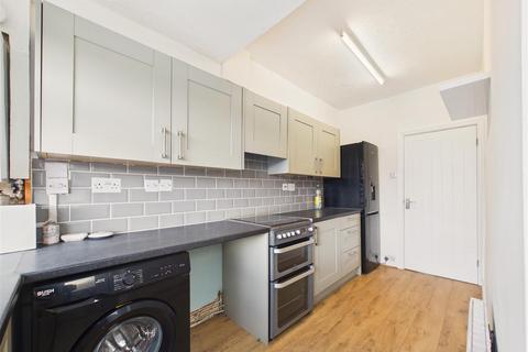 3 bedroom terraced house for sale, First Lane, Hessle