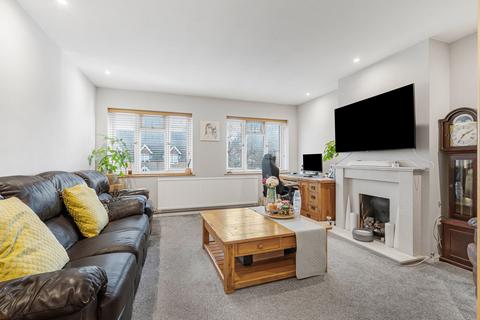 2 bedroom apartment for sale, The Parade, Trumpsgreen Road, Virginia Water, Surrey, GU25