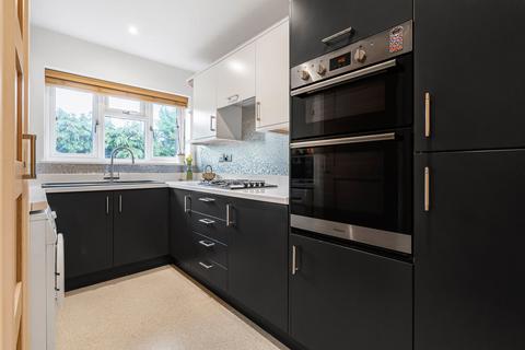 2 bedroom apartment for sale, The Parade, Trumpsgreen Road, Virginia Water, Surrey, GU25