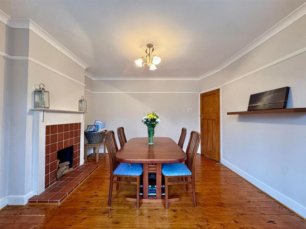 Dining room, 2.jpeg