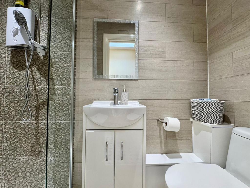 Downstairs shower room.jpeg