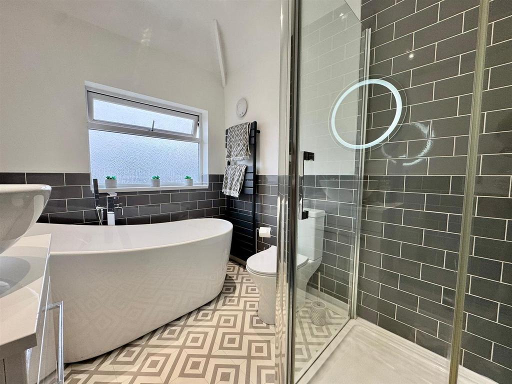 Main bathroom,1.jpeg
