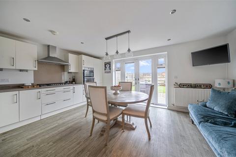 3 bedroom semi-detached house to rent, Newbury, Berkshire, RG14