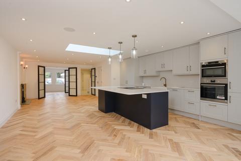 4 bedroom end of terrace house to rent, Cecil Road, London SW19