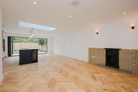 4 bedroom end of terrace house to rent, Cecil Road, London SW19