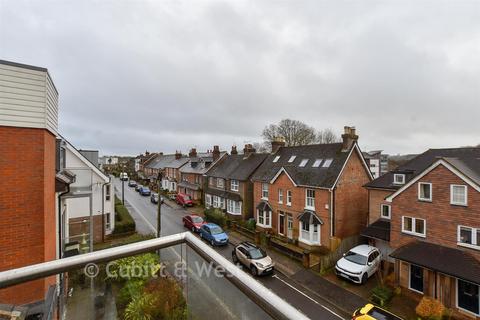 2 bedroom flat for sale, Denne Parade, Horsham, West Sussex