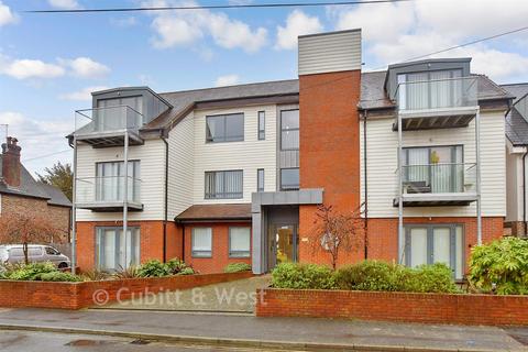 2 bedroom flat for sale, Fivash House, Horsham RH12