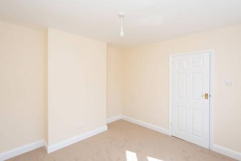3 bedroom detached house to rent, Belmont Road, HP3, Hemel Hempstead, HP3