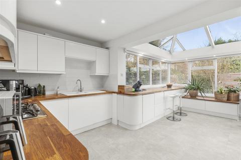 4 bedroom detached house for sale, Copners Drive, Holmer Green HP15