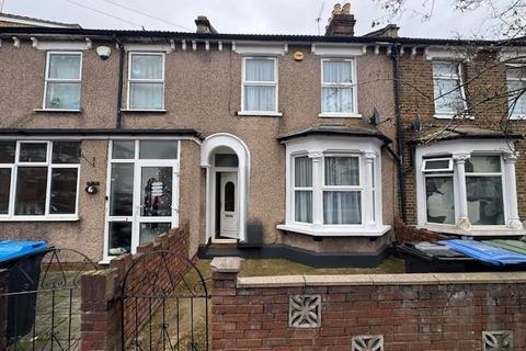 3 bedroom terraced house to rent, Oatlands Road, Enfield, EN3